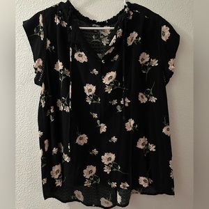 Women’s Buffalo top. Size L.